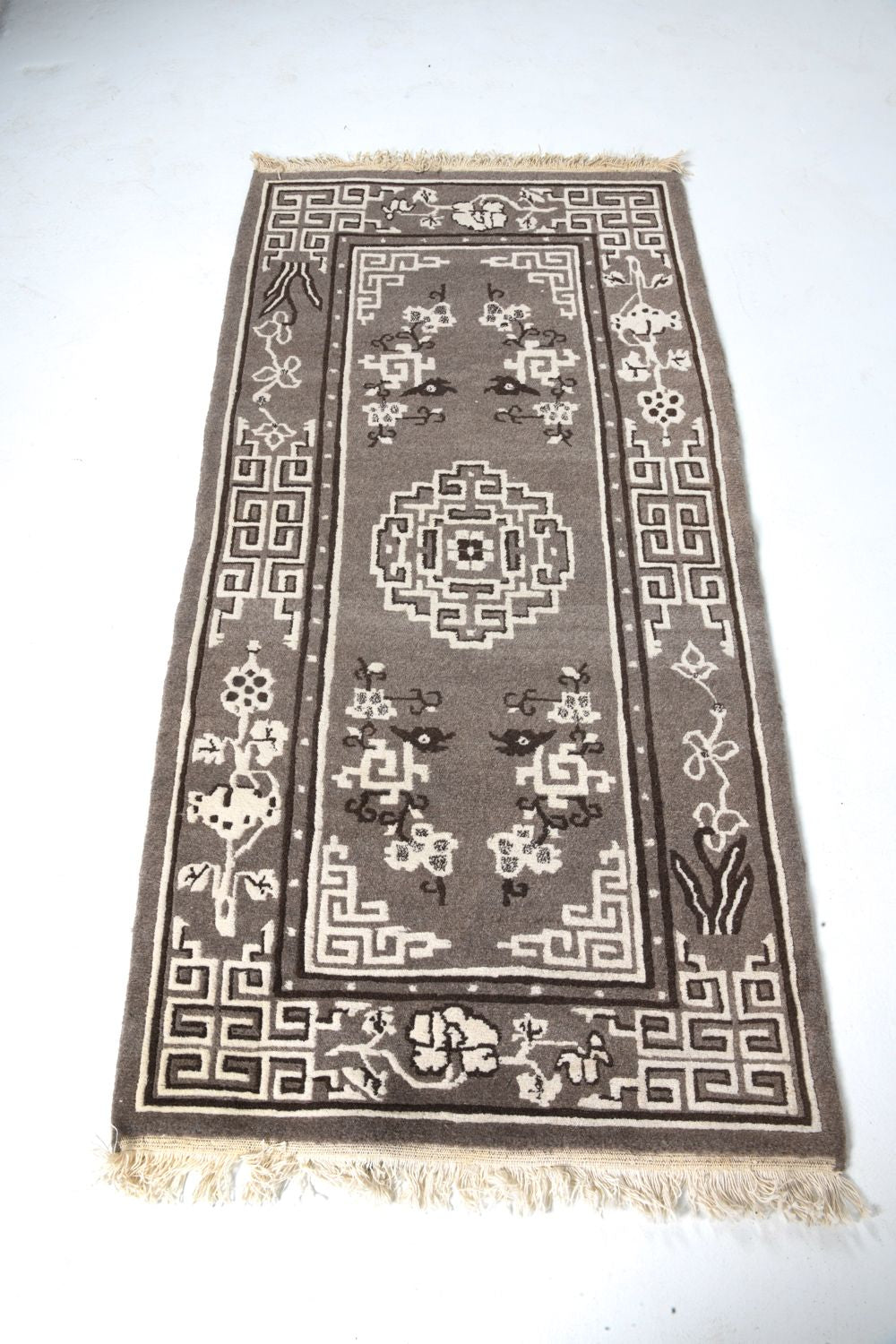 Vintage Hand-Knotted Wool Rug – Grey & Ivory Geometric
