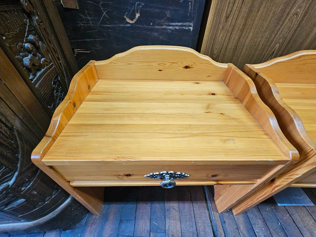 Scandinavian Pair of Pine Nightstands