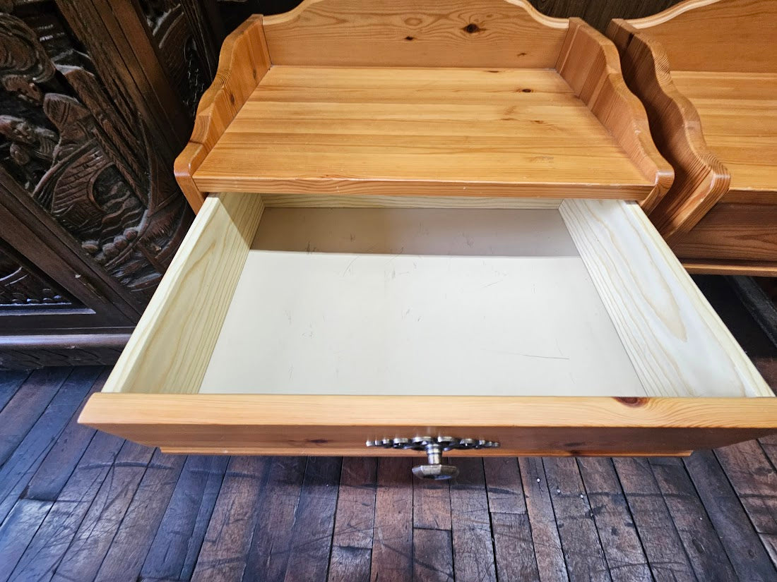 Scandinavian Pair of Pine Nightstands