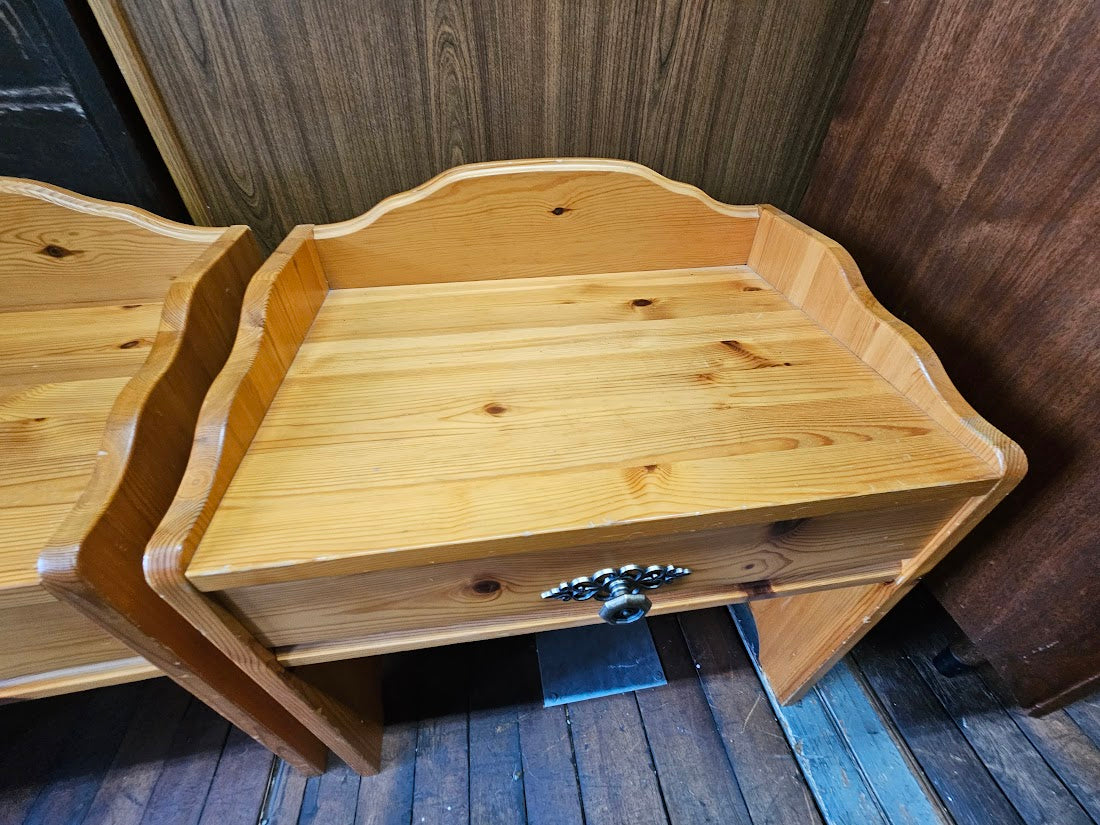 Scandinavian Pair of Pine Nightstands